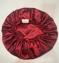 Load image into Gallery viewer, Snag &amp; Tug Medium Burgundy Bonnet
