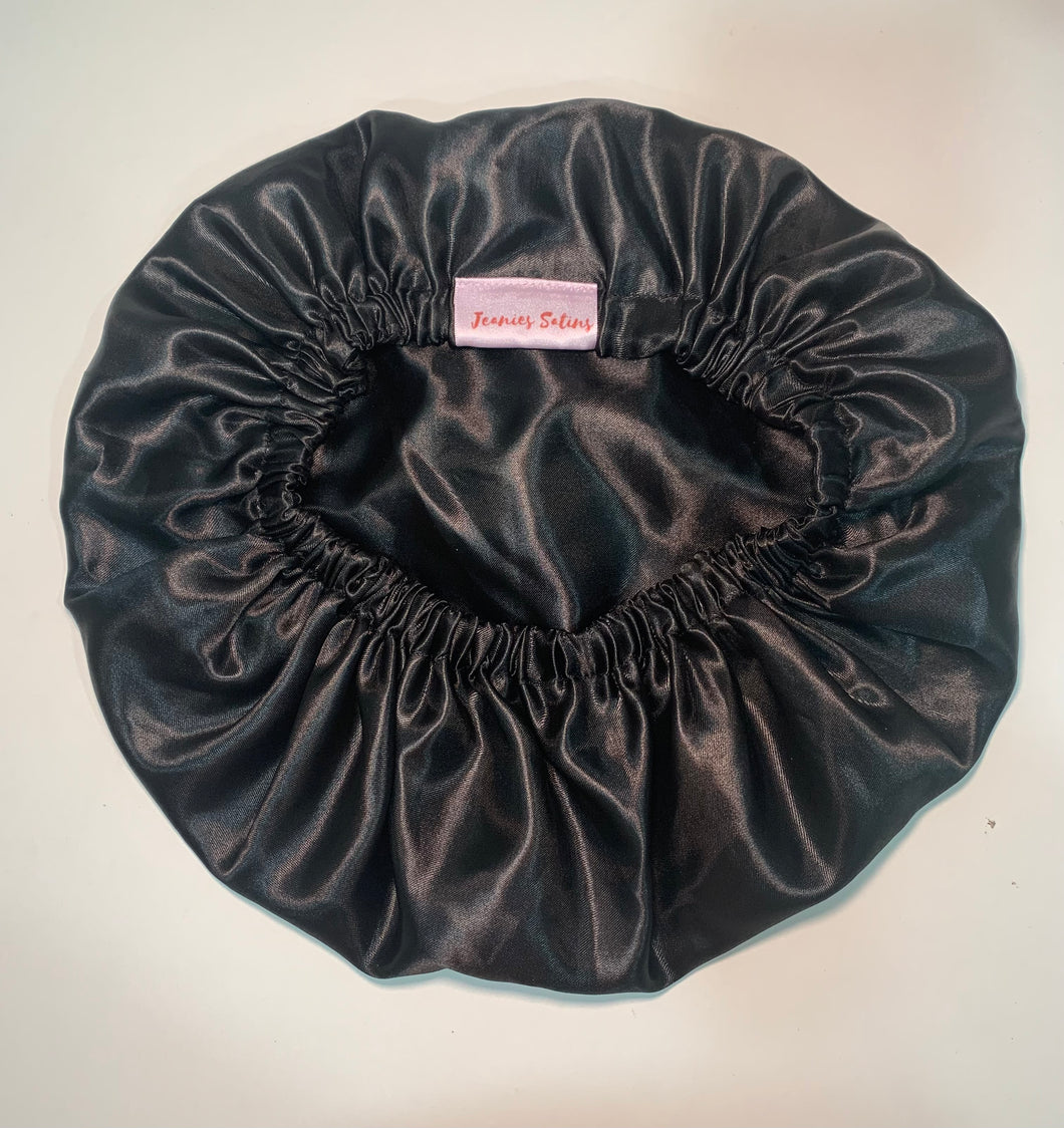 Snag & Tug Small Black Bonnet