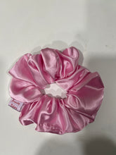 Load image into Gallery viewer, Snag &amp; Tug Light Grey 2XL Scrunchie
