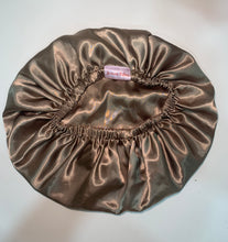 Load image into Gallery viewer, Snag &amp; Tug Medium Fawn Bonnet
