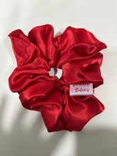 Load image into Gallery viewer, Snag &amp; Tug Light Grey 2XL Scrunchie
