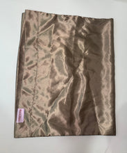 Load image into Gallery viewer, Snag &amp; Tug Fawn Pillowcase
