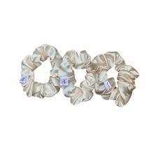 Load image into Gallery viewer, Pearl Scrunchie Set
